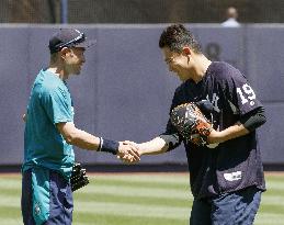 Baseball: Mariners' Ichiro, Yankees' Tanaka