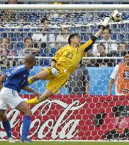 (3)Japan beaten by Mexico in Confederations opener