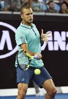 Tsonga wins in Australian Open 3rd round