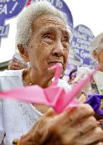 Filipino "comfort women" lead rally as Japanese emperor meets Aquino