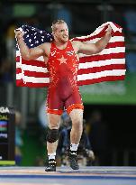 Olympics: Snyder claims 97-kg wrestling gold