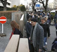 People line up for Ghosn hearing at Tokyo court