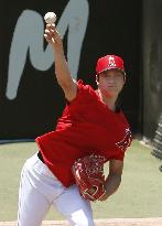 Baseball: Ohtani's 1st bullpen session since surgery