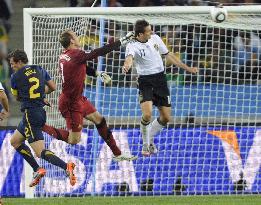 Germany beat Australia 4-0 in World Cup Group D match