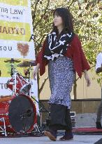 Fashion show of kimono-taste wear in U.S.