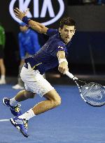 Djokovic advances to Australian Open 3rd-round