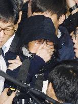 Key figure in S. Korea scandal appears before prosecutors, apologizes