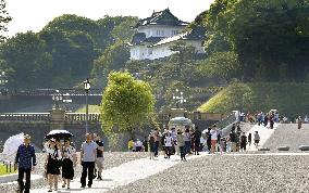 Lawmakers agree to urge gov't to consider female imperial branches