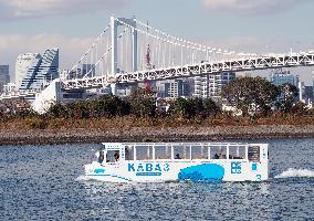 New amphibious bus tour launched in Tokyo Bay