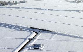 Train stranded by heavy snowfall in Japan