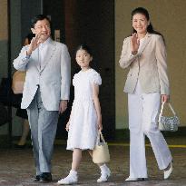 Crown prince's family arrive for holiday in Tochigi Pref.