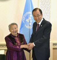 U.N. chief has 1st meeting with ex-"comfort woman"