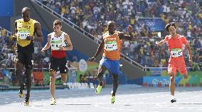 Olympics: Bolt cruises into 200 semifinals