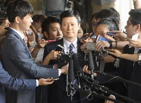Eldest son of Lotte founder appears at prosecutors' office