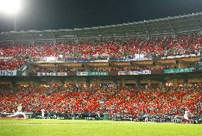 Matsuyama, Eldred homer as Carp take Game 1 of Japan Series