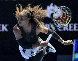 Tennis: S. Williams cruises past Konta to reach semis