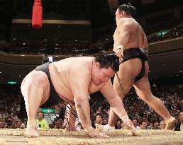 Sumo: Goeido still 2 wins clear despite shock defeat at Autumn meet