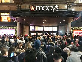Christmas shopping season in U.S.