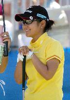 (1)Miyazato holds on to lead midway through ANZ Ladies