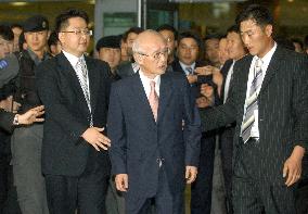 Disgraced Daewoo founder Kim Woo Choong returns home