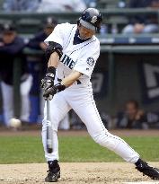 Mariners' Ichiro goes 2-for-4 against Red Sox