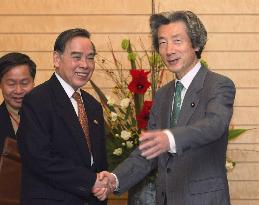 Vietnam Premier Khai talks with Koizumi