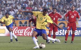 (11)Brazil beat Turkey 2-1