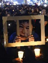 Rally against embattled President Park continues