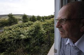 Scientists to tackle knotweed, scourge of U.K. homeowners