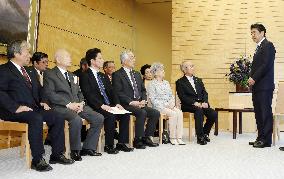 PM Abe meets with abductees' families