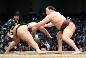 Sumo: Hakuho stays perfect, moves step closer to 40th c'ship