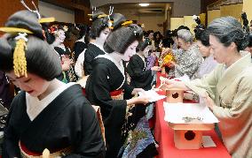 Geisha in Kyoto mark first business day of year