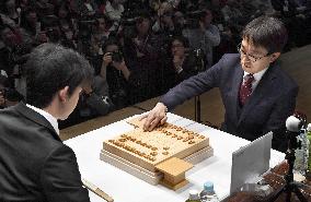 Shogi star Fujii beats Habu