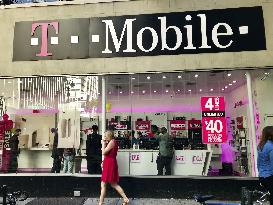 Sprint, T-Mobile US strike deal on merger