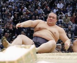 Sumo: Kisenosato's 4th consecutive loss