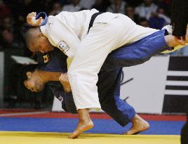 Izumi wins 90-kg gold at Super World Cup judo meet