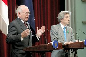 (3)Howard meets with Koizumi