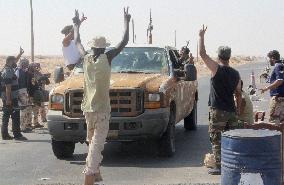 Battles continue in Libya