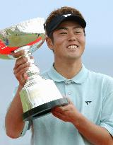Tanihara claims top prize at Asia-Japan Okinawa Open