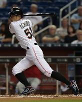 Ichiro singles against Phillies