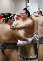 New yokozuna Kisenosato has his new rope tied