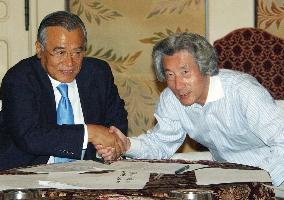 Koizumi, Kanzaki hold talks after election