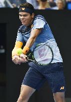 Raonic defeats Wawrinka to reach Australian Open q'finals