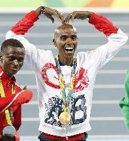 Olympics: Farah wins men's 10,000