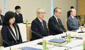 Panel on emperor's abdication convenes