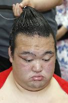 Sumo: Kisenosato crashes again as Hakuho, Harumafuji march on