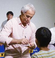 Soccer: Halilhodzic makes surprise appearance at JFA