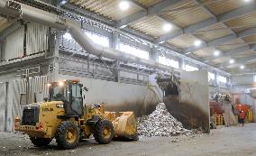 Cutting-edge composting plant in operation on Shikoku