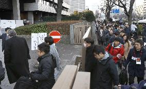 People line up for Ghosn hearing at Tokyo court