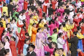 North Koreans mark leader's birthday with festivities (2)